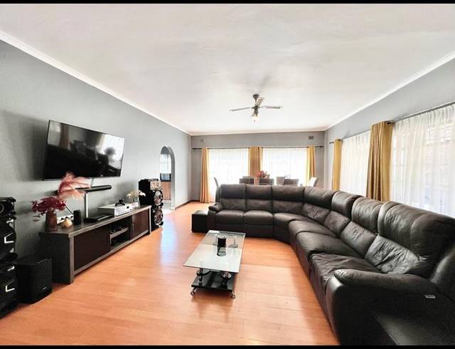 3 BEDROOM HOUSE FOR SALE IN WOODLANDS